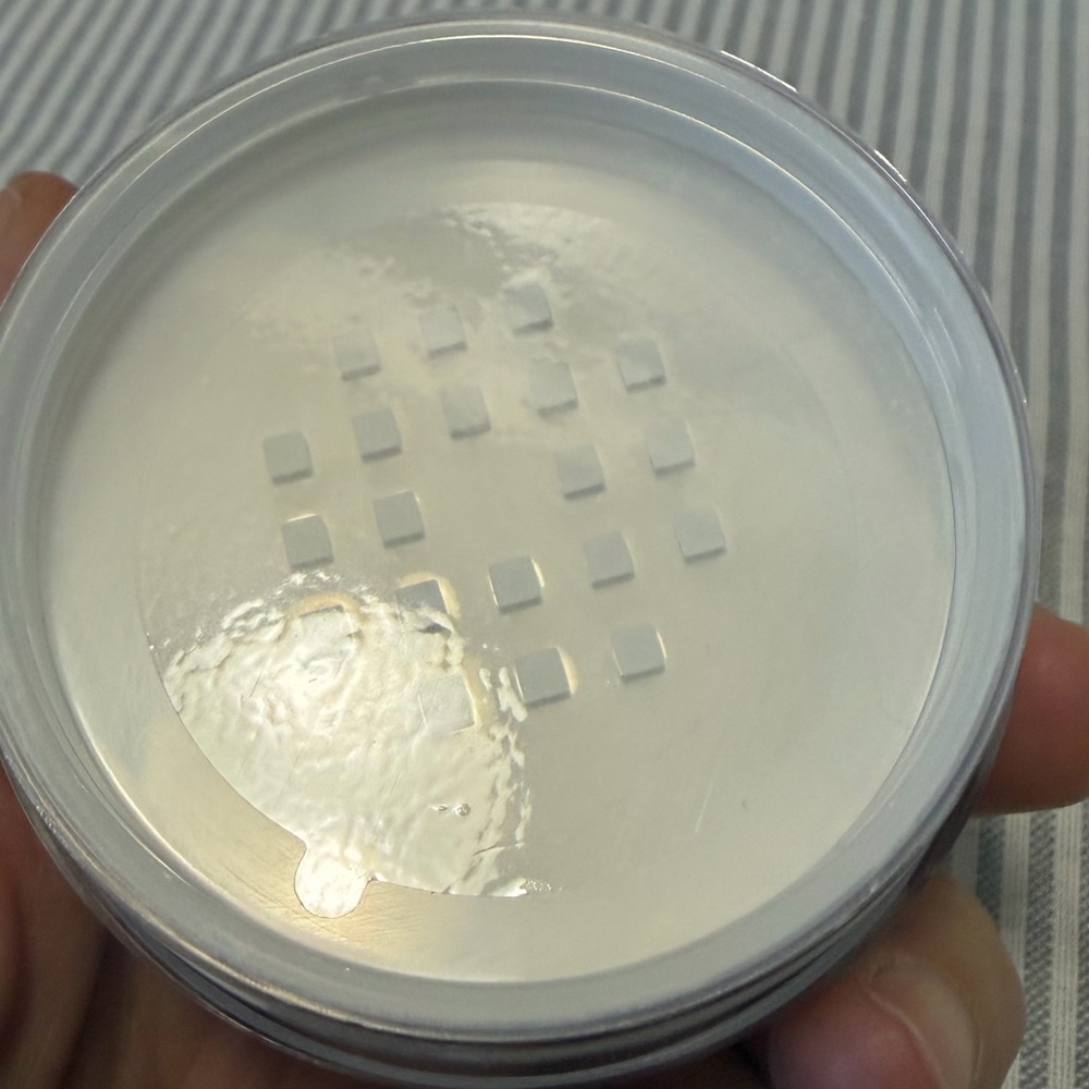 Ciaté London Extraordinary Translucent Powder - Picture 4 of 4